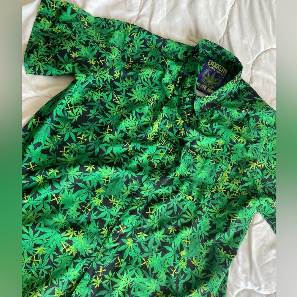 Dixxon THE GREEN ROOM short-sleeve button up. Size XL.